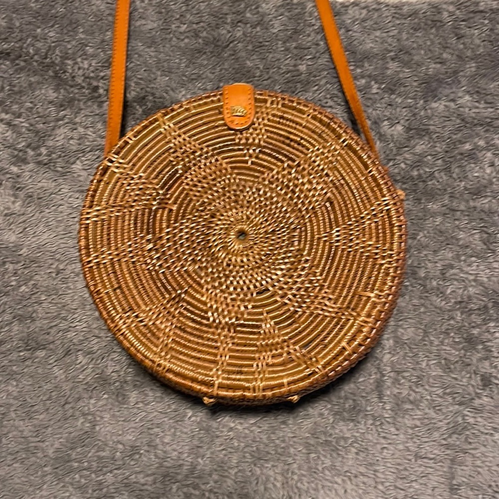 Woven circle bag